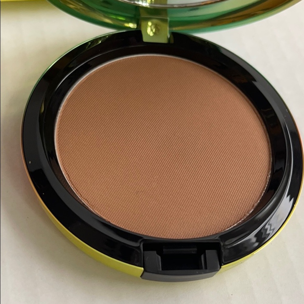 Mac Bronzing powder mate